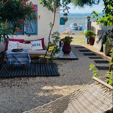 Guest house Cabanon De Pecheur En Bord De Lagune Sete